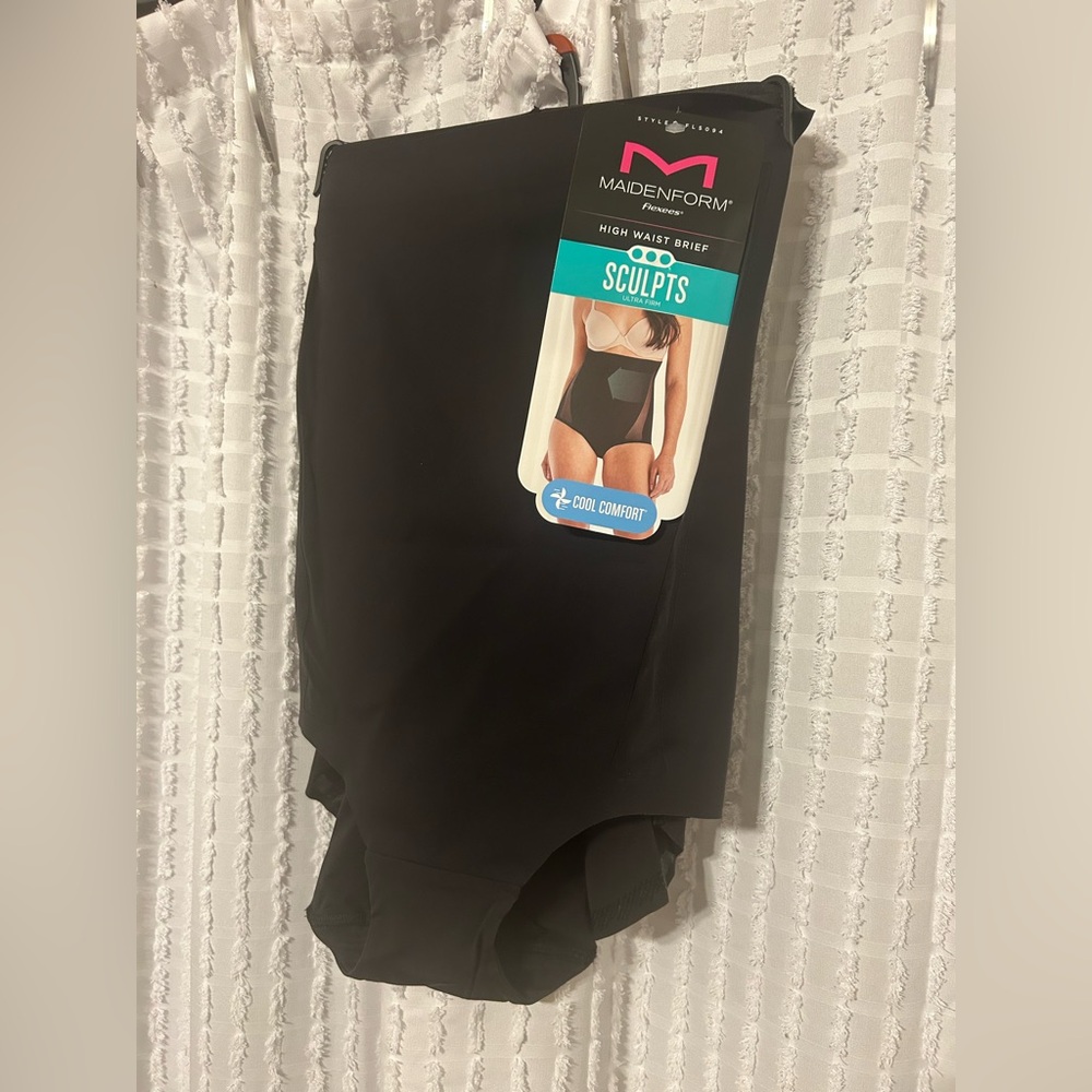 Maidenform Sculpting High Waist Brief size‎ medium in Black